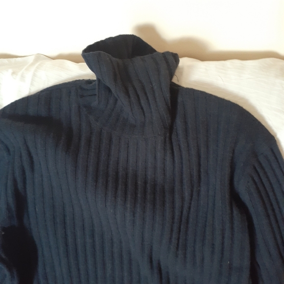 Men's Banana Republic Large Black Recycled Wool Ribbed Turtle Neck Sweater - Picture 4 of 14